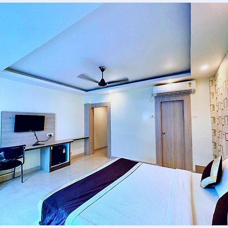 Hotel Aparna Grand Near Ram Janam Bhoomi And Temple - Fully Air Conditioned - Free Wifi Available - Best Budget Hotel In Ayodhya Dış mekan fotoğraf