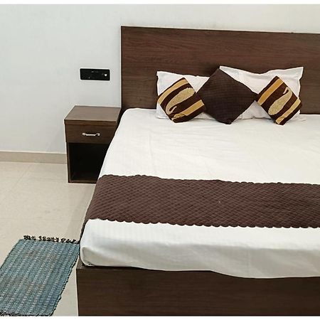 Hotel Aparna Grand Near Ram Janam Bhoomi And Temple - Fully Air Conditioned - Free Wifi Available - Best Budget Hotel In Ayodhya Dış mekan fotoğraf